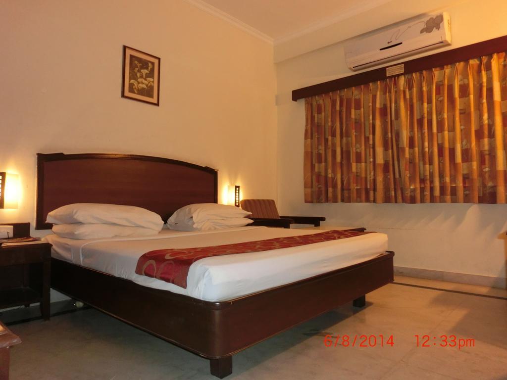 Hotel Thulashi Park Chennai Phòng bức ảnh